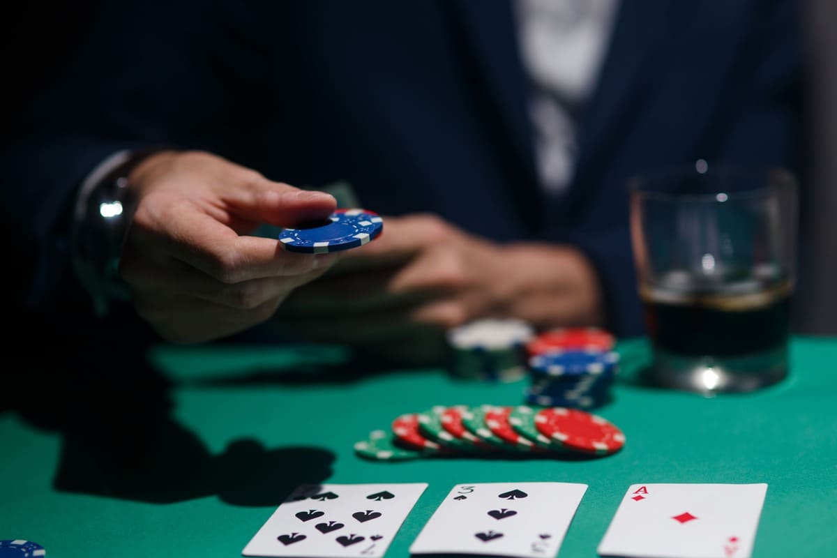 Khám Phá Thế Giới Chơi Poker 3 Lá - Cách Nâng Cao Kỹ Năng và Chiến Lược Các biến thể của trò chơi poker 3 lá