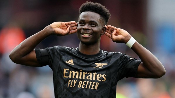 Tiền vệ cánh là gì - Khám Phá Vị Trí Quan Trọng Trong Bóng Đá Yếu tố chiến thuật khi sắp xếp tiền vệ cánh là gì?